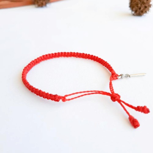 Pulsera Macramé roja con Dije Espada - Tienda esotérica en Chile