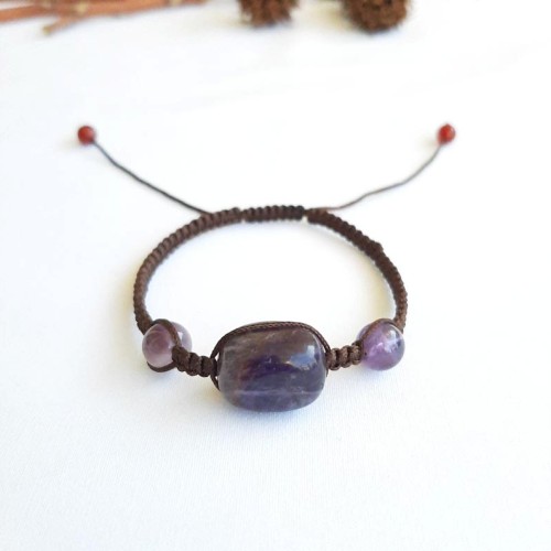 Pulsera de Amatista en Macramé